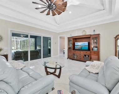 589 12th Avenue Nw - Photo Thumbnail 3