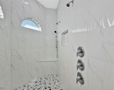 589 12th Avenue Nw - Photo Thumbnail 10
