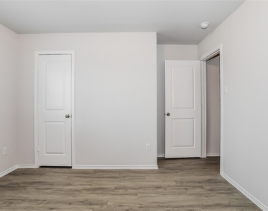 411 Brushback Drive - Photo Thumbnail 7