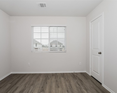 411 Brushback Drive - Photo Thumbnail 8