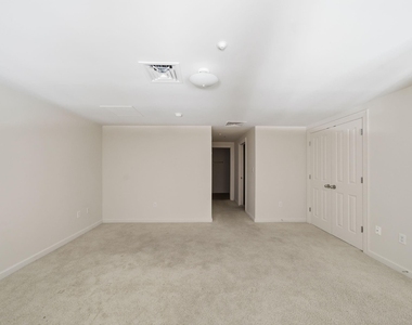 914 Main Street - Photo Thumbnail 5