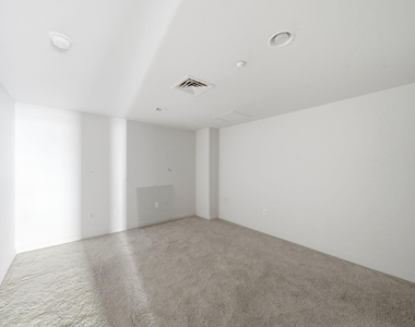 914 Main Street - Photo Thumbnail 7