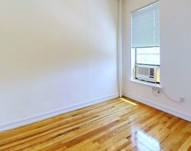 East 19th Street And 2nd Avenue - Photo Thumbnail 2