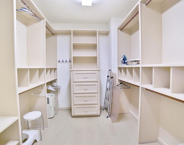 2410 Dorrington Street - Photo Thumbnail 13
