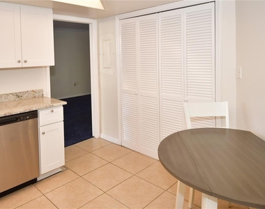 690 Island Way - Photo Thumbnail 11