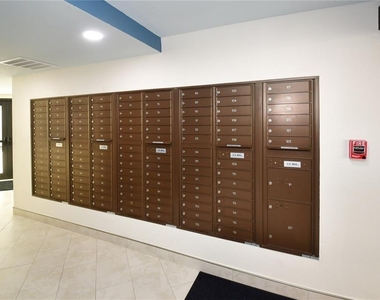 690 Island Way - Photo Thumbnail 30