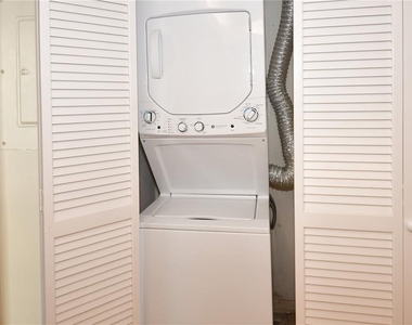 690 Island Way - Photo Thumbnail 13