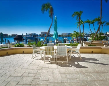 690 Island Way - Photo Thumbnail 27