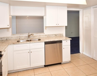 690 Island Way - Photo Thumbnail 10