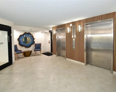 690 Island Way - Photo Thumbnail 3