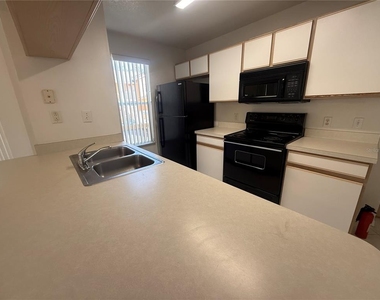 8722 Rain Forest Place - Photo Thumbnail 2
