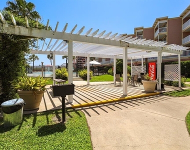 6300 Seawall Boulevard - Photo Thumbnail 8
