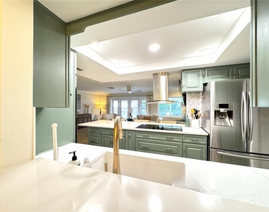 1004 Se 5th Avenue - Photo Thumbnail 17