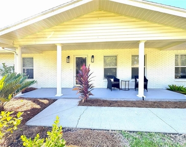 1004 Se 5th Avenue - Photo Thumbnail 2
