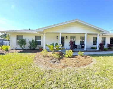 1004 Se 5th Avenue - Photo Thumbnail 1