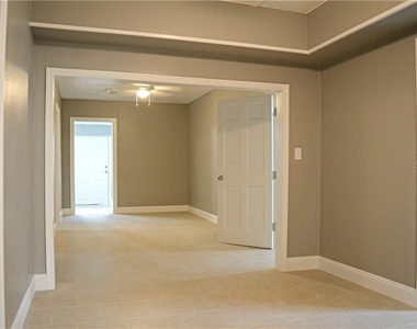 647 S Delaware Avenue - Photo Thumbnail 4