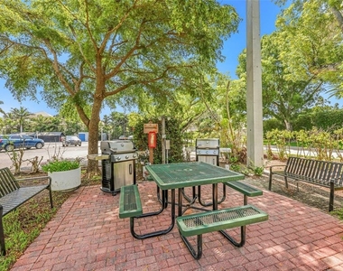 1300 Gulf Shore Boulevard N - Photo Thumbnail 27