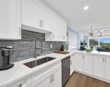 1300 Gulf Shore Boulevard N - Photo Thumbnail 4