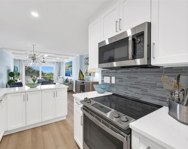 1300 Gulf Shore Boulevard N - Photo Thumbnail 5
