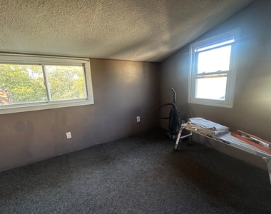 176 Adelaide Street - Photo Thumbnail 3
