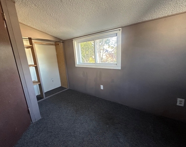 176 Adelaide Street - Photo Thumbnail 2