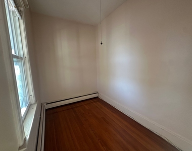 176 Adelaide Street - Photo Thumbnail 5