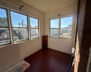 176 Adelaide Street - Photo Thumbnail 4