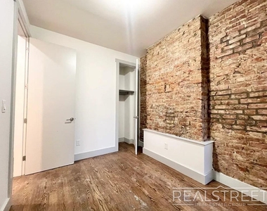 1351 Hancock Street - Photo Thumbnail 4