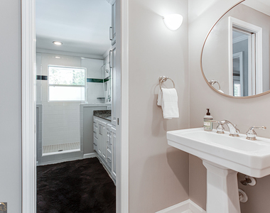 485 Riverside Parkway - Photo Thumbnail 37