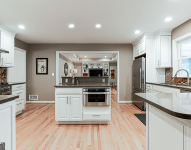 485 Riverside Parkway - Photo Thumbnail 25