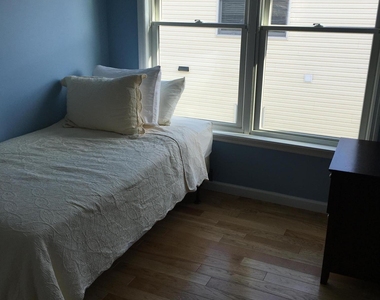 110 Poplar Avenue - Photo Thumbnail 4