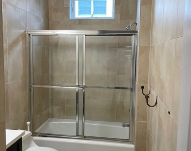 110 Poplar Avenue - Photo Thumbnail 13