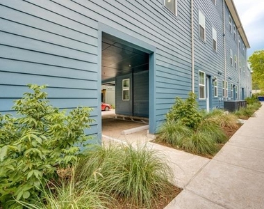 5317 Reiger Avenue - Photo Thumbnail 2