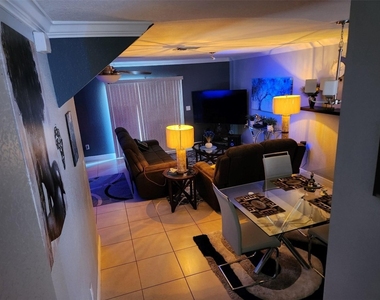 6617 Winfield Boulevard - Photo Thumbnail 7