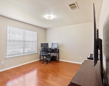 7617 Dockside Drive - Photo Thumbnail 7