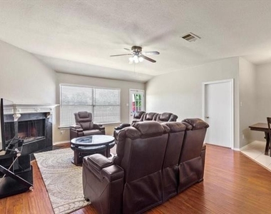 7617 Dockside Drive - Photo Thumbnail 5