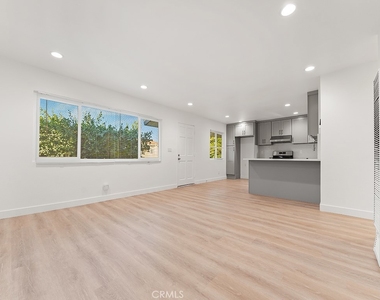 308 S Laurel Street - Photo Thumbnail 4