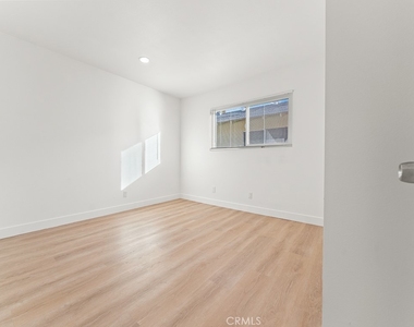 308 S Laurel Street - Photo Thumbnail 6