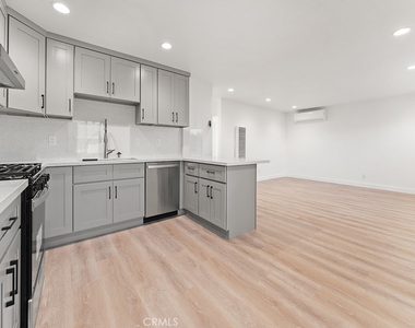 308 S Laurel Street - Photo Thumbnail 2