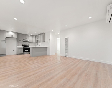 308 S Laurel Street - Photo Thumbnail 3