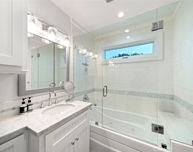 45 Emerald Bay - Photo Thumbnail 32