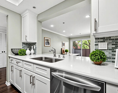 501 Palisades Drive - Photo Thumbnail 2