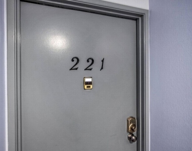 501 Palisades Drive - Photo Thumbnail 8