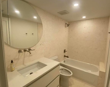 1021 Hillsboro Mile - Photo Thumbnail 14