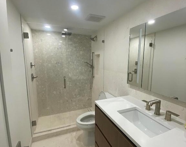 1021 Hillsboro Mile - Photo Thumbnail 13