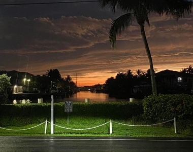 1021 Hillsboro Mile - Photo Thumbnail 10