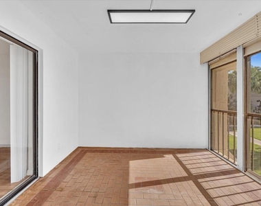 220 Lakeview Drive - Photo Thumbnail 19