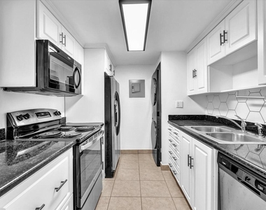 220 Lakeview Drive - Photo Thumbnail 4