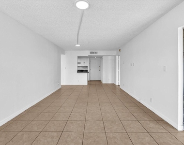 220 Lakeview Drive - Photo Thumbnail 23
