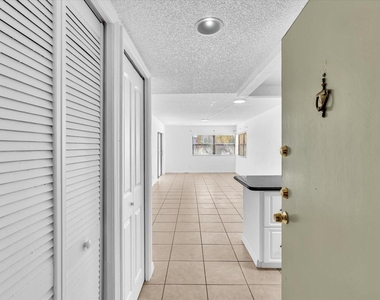 220 Lakeview Drive - Photo Thumbnail 1